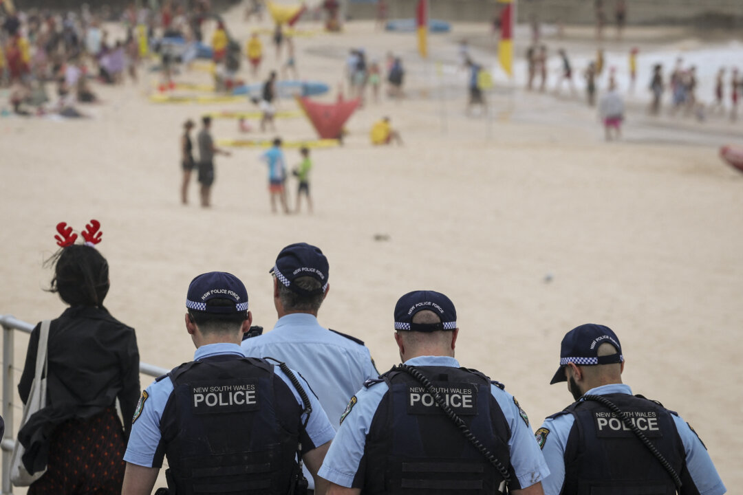 Israeli Man Who Confronted Bondi Gunman Granted Australian Residency