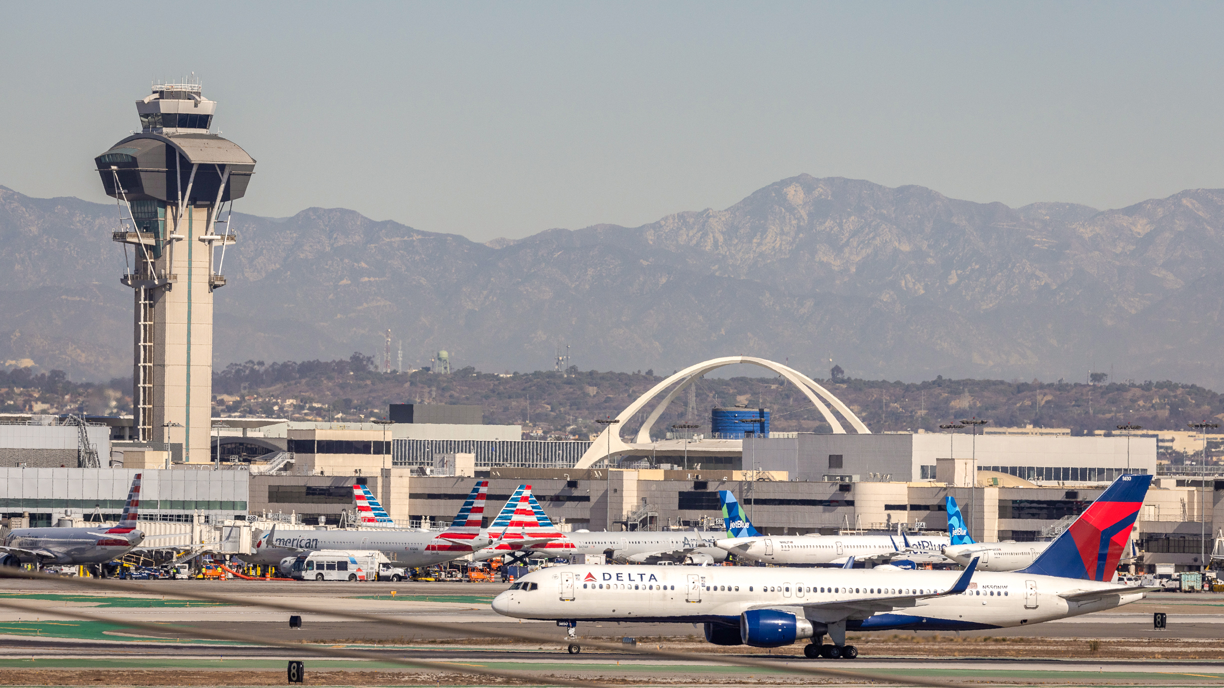 Overhauling Air Traffic Control Involves 5,000 Locations and 600 Radar Systems–What to Know