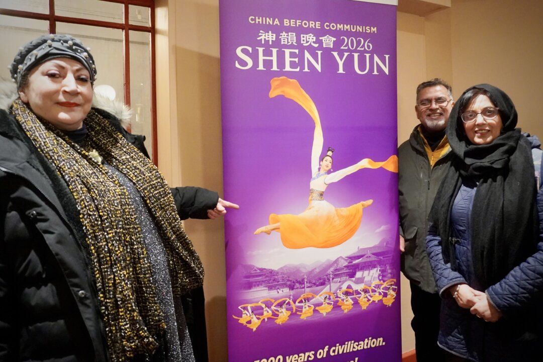Manjit Kaur, Saleem Khokhar, and Mahmooda Khokhar at the Shen Yun Performing Arts performance at New Theatre on Jan. 8, 2026. (Mary Man/The Epoch Times)