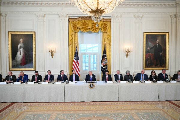 Trump Says Oil Companies Will Spend $100 Billion in Venezuela