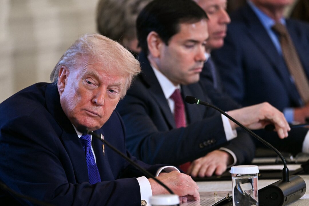 Trump Declares National Emergency to Shield Venezuelan Oil Revenues Held in US Custody