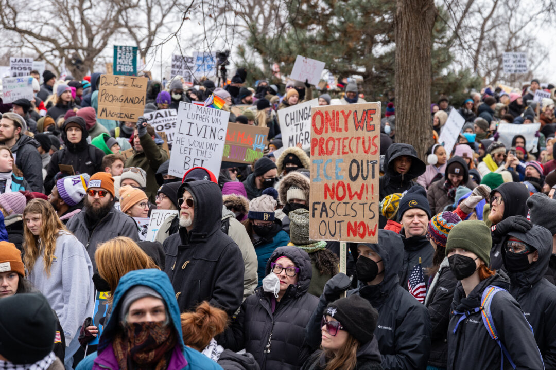 Protesters Continue to Clash With Federal Agents in Minnesota