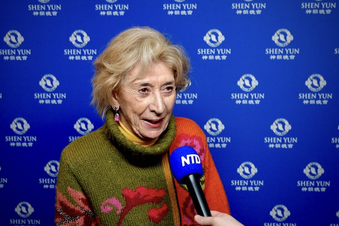 Pamela Codrington attended the Shen Yun matinee performance at the Oxford New Theatre on Jan. 10, 2026. (NTD)