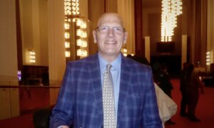 Theatergoer Says Shen Yun Helps Him Discover a Different China