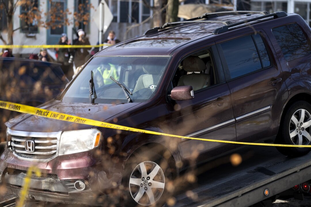 ICE Agent Involved in Shooting Is Getting Death Threats, Border Czar Says