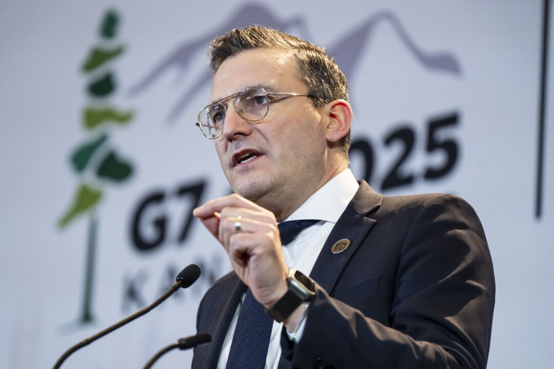 Ottawa Denies Media Reports That It’s Considering Banning X