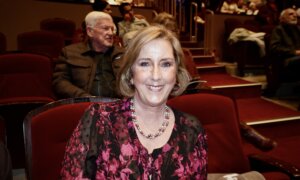 Award-Winning Writer Celebrates Birthday With Shen Yun, Calls It ‘Overwhelming and Beautiful’
