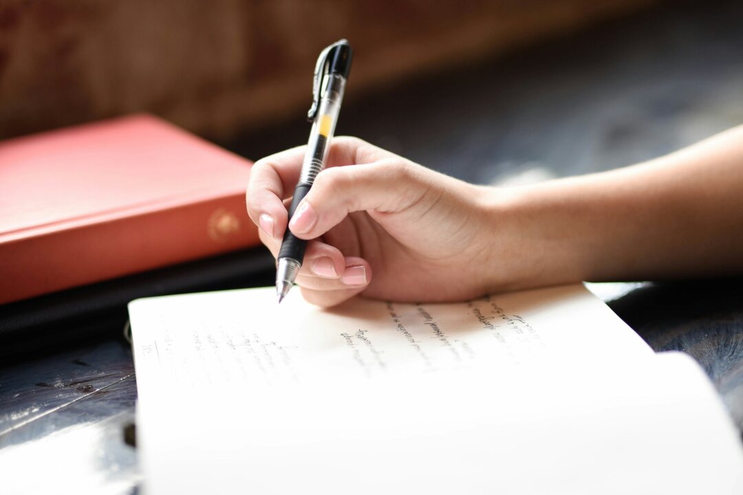 How AI Undermines Education