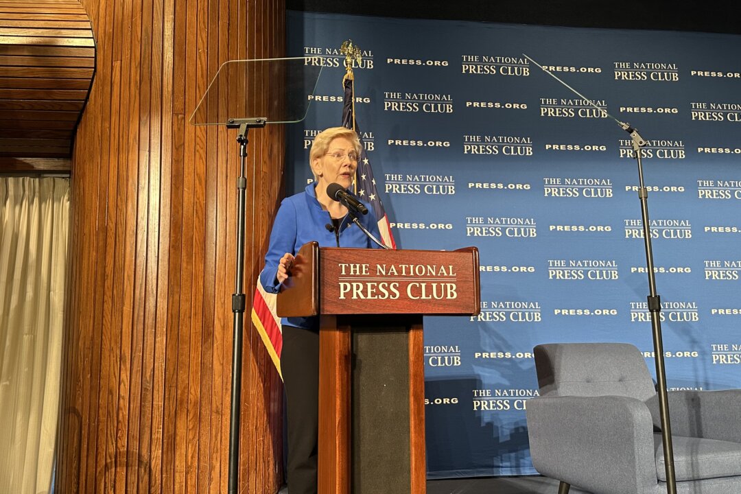 Trump Calls Sen. Warren After Her Speech on Democratic Party’s Future