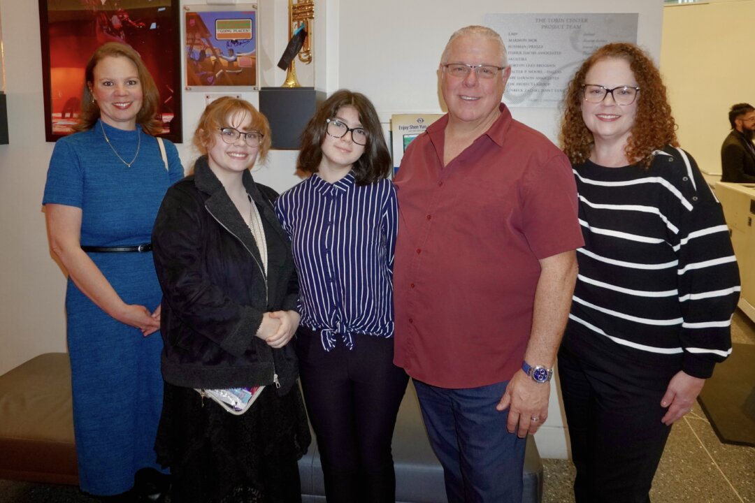 Buck Russell (2nd R), with his daughters (C and 1st R), and their friends (1st L and 2nd L)  attend Shen Yun Performing Arts at the Tobin Center for the Performing Arts in San Antonio, Texas, on Jan. 11, 2026. (Sonia Wu/The Epoch Times)