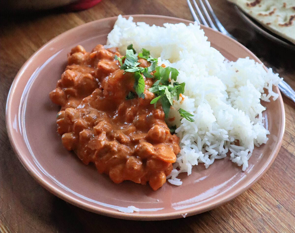 Making masala with chickpeas instead of chicken is an easy way to get more fiber in your diet. (Gretchen McKay/Pittsburgh Post-Gazette/TNS)