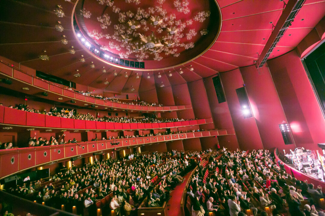 Shen Yun performing Arts' curtain call at the Kennedy Center Opera House in Washington, D.C., on Jan. 11, 2026. (Lisa Fan/The Epoch Times)
