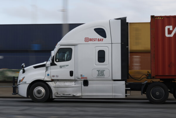 Trump Admin Mandates English-Only Tests for Truckers Seeking Commercial Driver's Licenses
