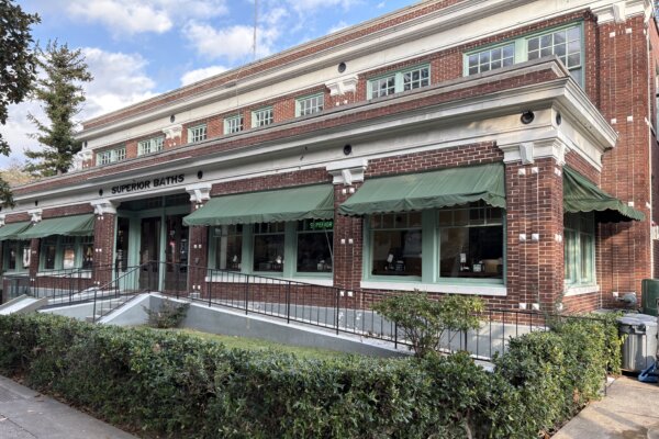 Hot Springs, Arkansas: Historic Bathhouses Over Soothing Waters