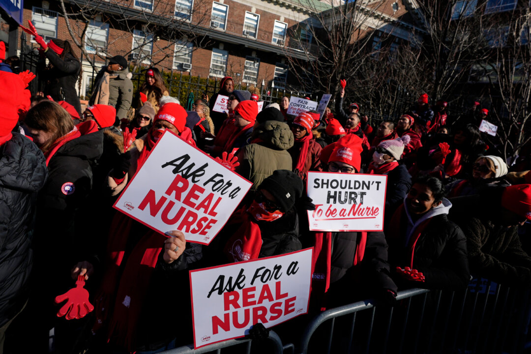 Hospital and Nurses Fail to Negotiate During 2nd Day of NYC’s Largest Nursing Strike in Decades
