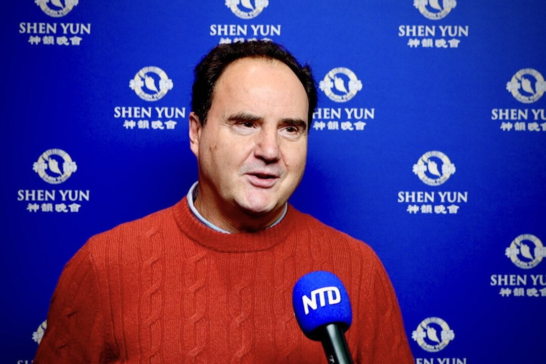 Rob Holder enjoyed Shen Yun's matinee at the Eventim Apollo on Jan. 14, 2026. (NTD)