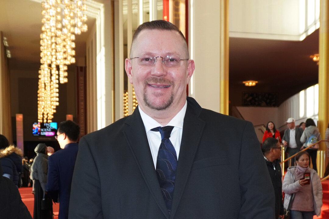 Photographer Larry Johnson at the Trump Kennedy Center Opera House on Jan. 17, 2026. (Sherry Dong/The Epoch Times)