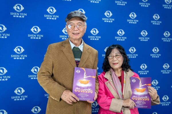 On the afternoon of Jan. 15, 2026, Chien Shih-lang, a professor of history at a university’s Center for Humanities and Social Studies, attended the first performance by Shen Yun New Epoch Company at the Yuanlin Performing Arts Hall in Changhua with his wife. (Zheng Shunli/The Epoch Times) 
