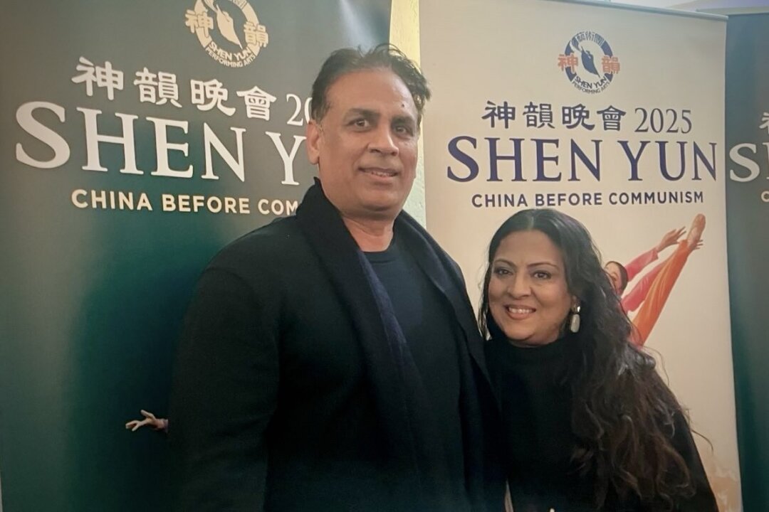 Mariam Masood (R) and Aamir Hussain (L) attend Shen Yun Performing Arts at Eventim Apollo in Hammersmith, London, on Jan. 16, 2026. (Say Huang/The Epoch Times)