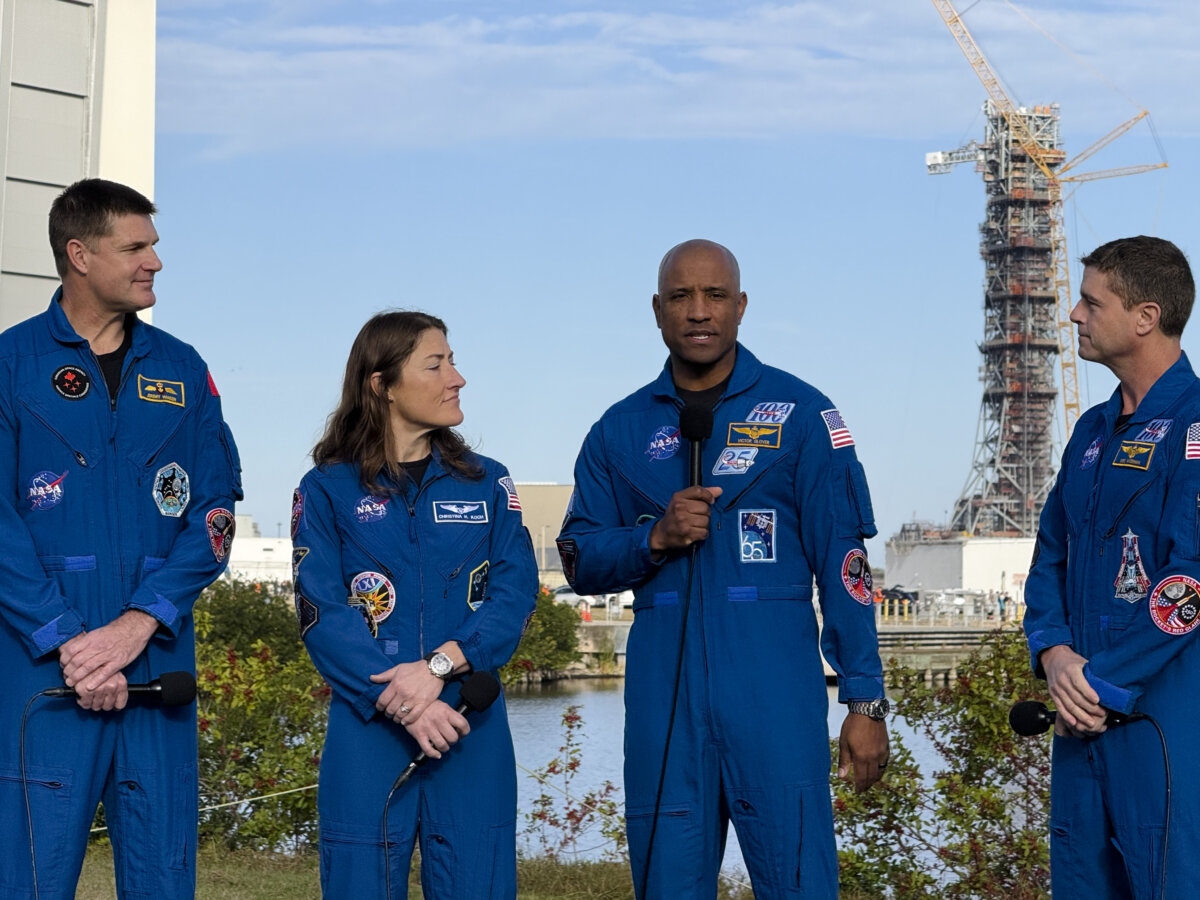 Artemis II Pilot Victor Glover (2nd R) speaks to members of the media with his crewmates Jeremy Hansen of the Canadian Space Agency (L), and fellow NASA astronauts Christina Koch (2nd L), and Reid Wiseman (R) at Kennedy Space Center, Fla., on Jan. 17, 2026. (T.J. Muscaro/The Epoch Times)