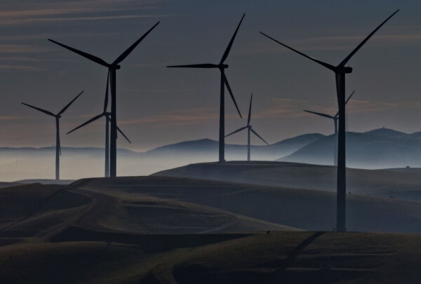Largest US Wind Farm to Begin Operations This Month