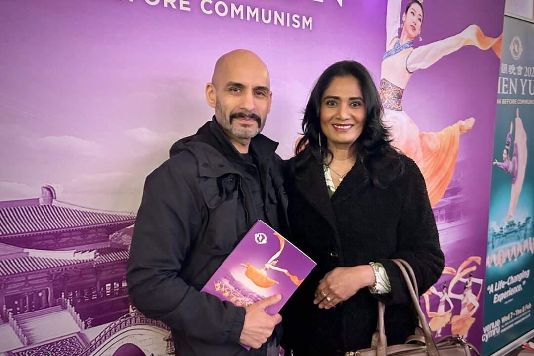 Nasir and Sanah Khan attended Shen Yun Performing Arts at Eventim Apollo in London on Jan. 18, 2026. (Bao Yuan/The Epoch Times)