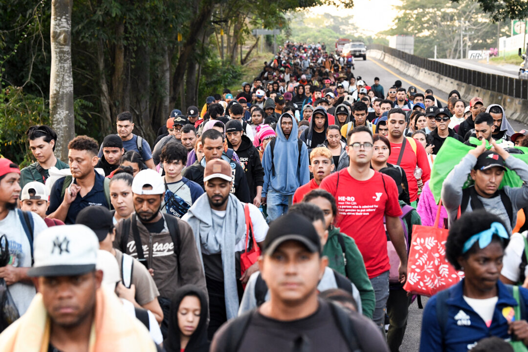 DHS Secretary Says ‘Zero Chance’ Migrant Caravan Will Be Let Into US