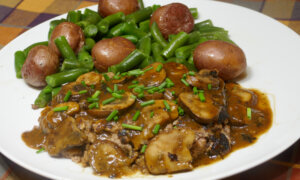 Salisbury Steak With Potatoes and Green Beans