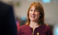 UK to Reimburse Visa Fees for Top Tech and Science Firms in Push for Growth