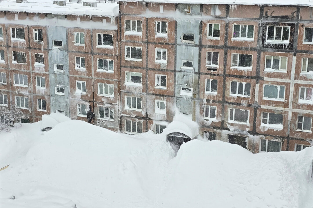 Russia’s Far East Hit by Heaviest Snowfall in 60 Years
