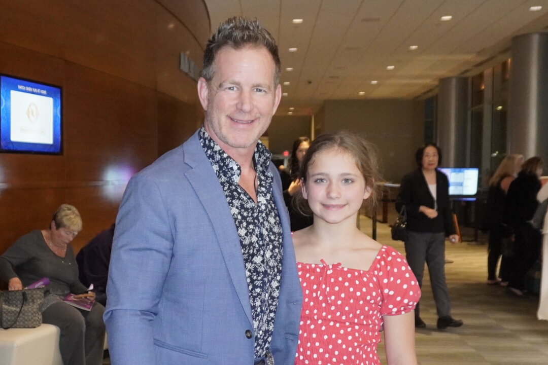 Dale and Isla Walker enjoyed Shen Yun's evening show at the Long Center for the Performing Arts on Jan. 21, 2026. (Nancy Ma/The Epoch Times)