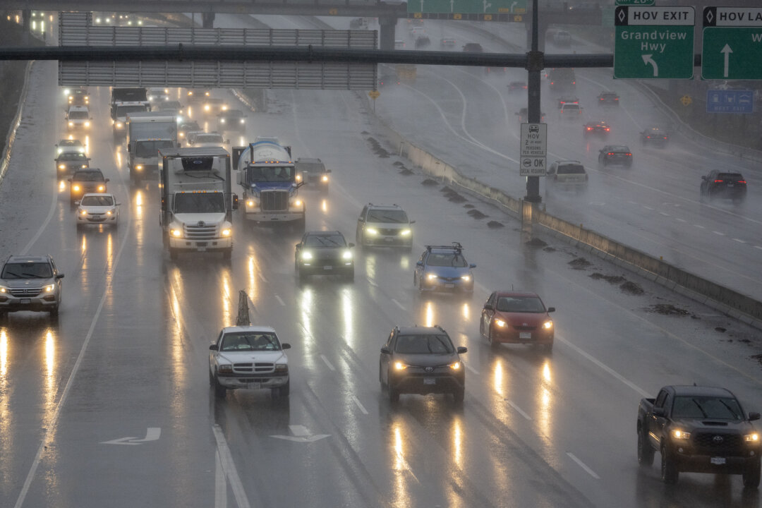 Are Vehicle Headlights Blinding You at Night? Transport Canada Asks the Public to Weigh In