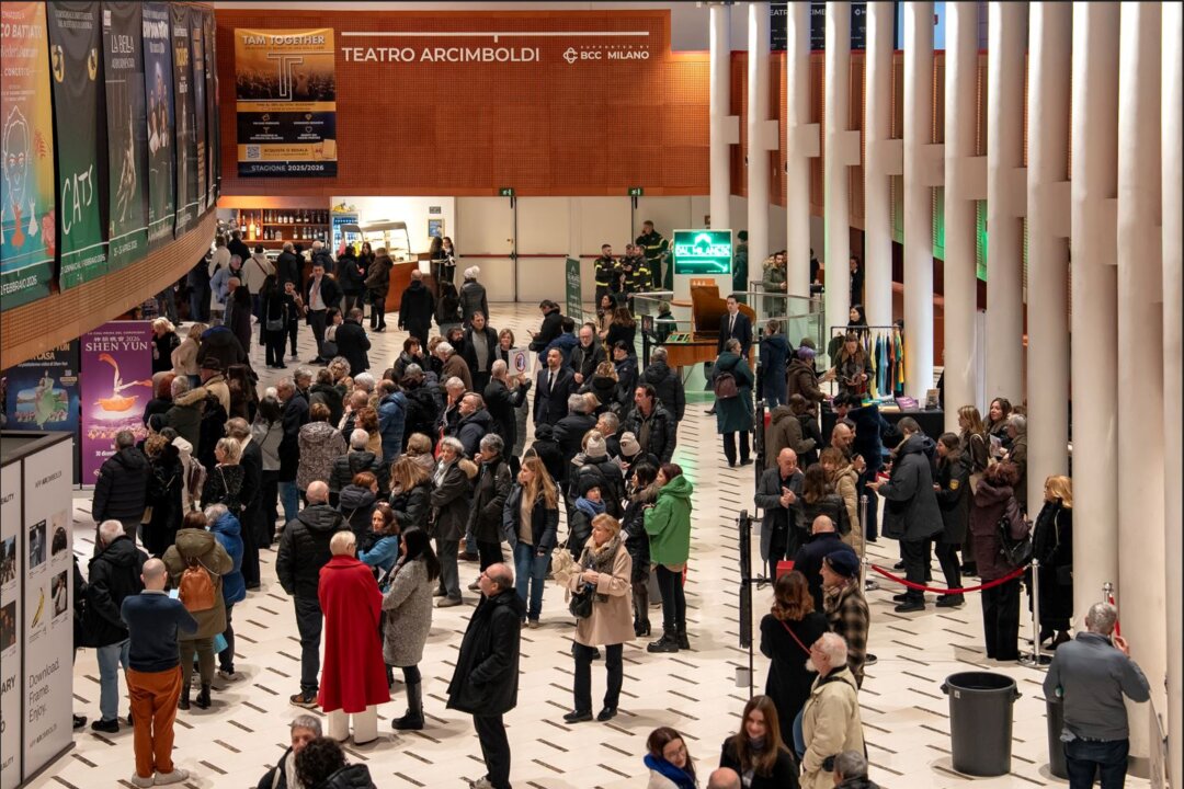 On the evening of Jan. 16, 2026, the Shen Yun New York Company presented its fourth performance in Milan, Italy, at the Teatro degli Arcimboldi, once again playing to a sold-out house. Pictured are audience members in the lobby. (Gabriele Bruno/The Epoch Times)
