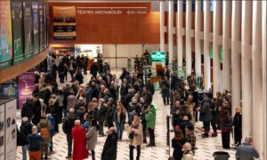 Shen Yun Draws Crowds in Milan: Top Movie Star Finds Inspirations for Life