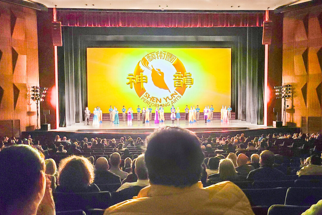 Shen Yun Performing Arts' curtain call at the Eisemann Center in Dallas, on Jan. 22, 2026. (Gary Wang)