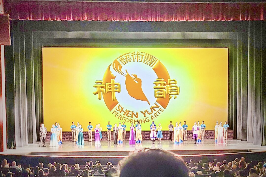 Shen Yun Performing Arts' curtain call at the Eisemann Center on Jan. 22, 2026. (Gary Wang)