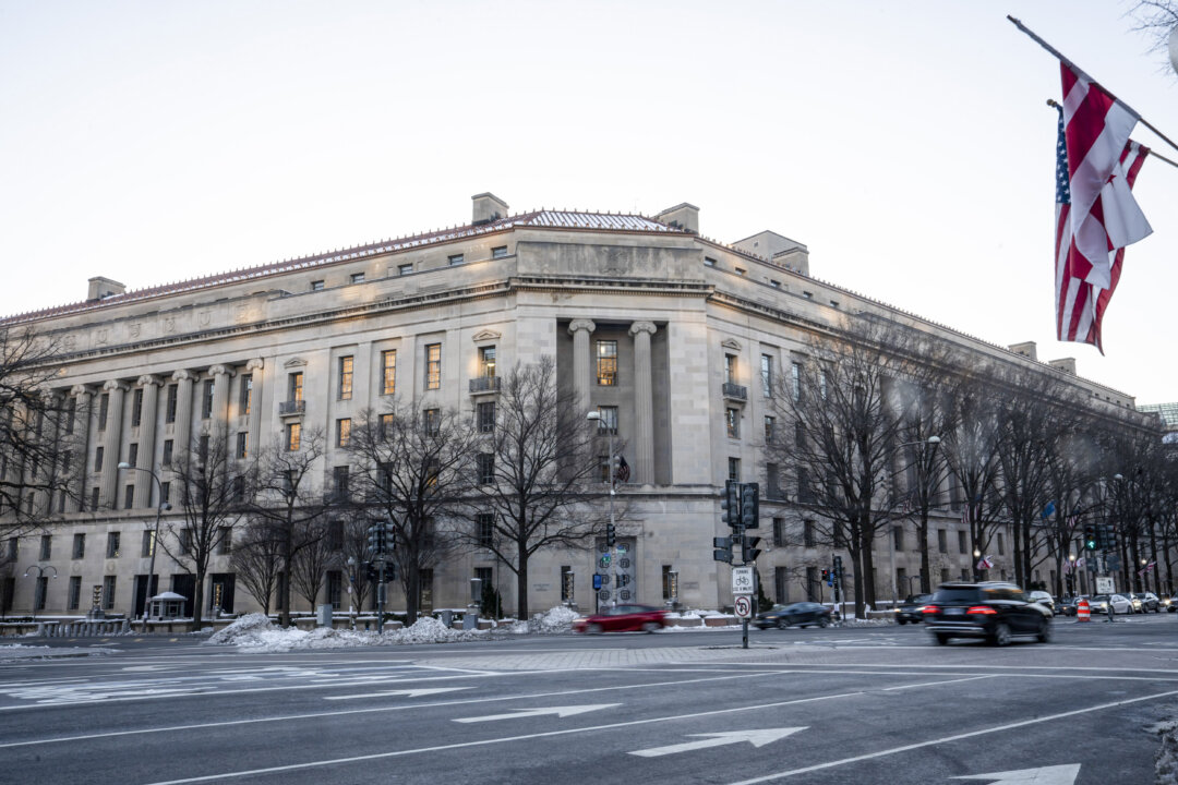 Maryland Contractor Indicted on Charges of Leaking Classified Military Information to Reporter