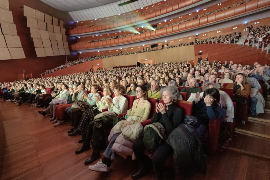 On the afternoon of Jan. 17, 2026, the Shen Yun New York Company presented its fifth performance in Milan, Italy, at the Teatro degli Arcimboldi, once again playing to a sold-out house. (Gabriele Bruno/The Epoch Times)