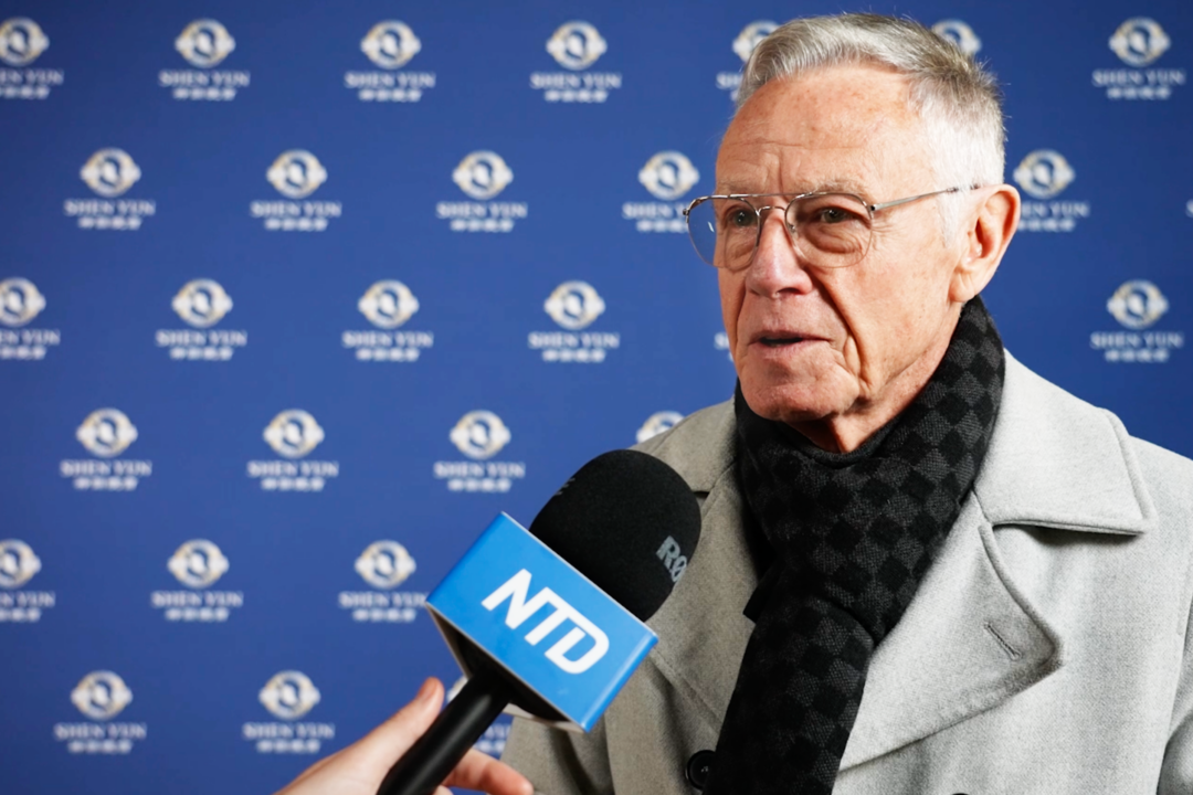 Claude Proz, former director of the Théâtre du Léman, attends Shen Yun Performing Arts at the Geneva Arena on Jan. 21, 2026. (NTD)