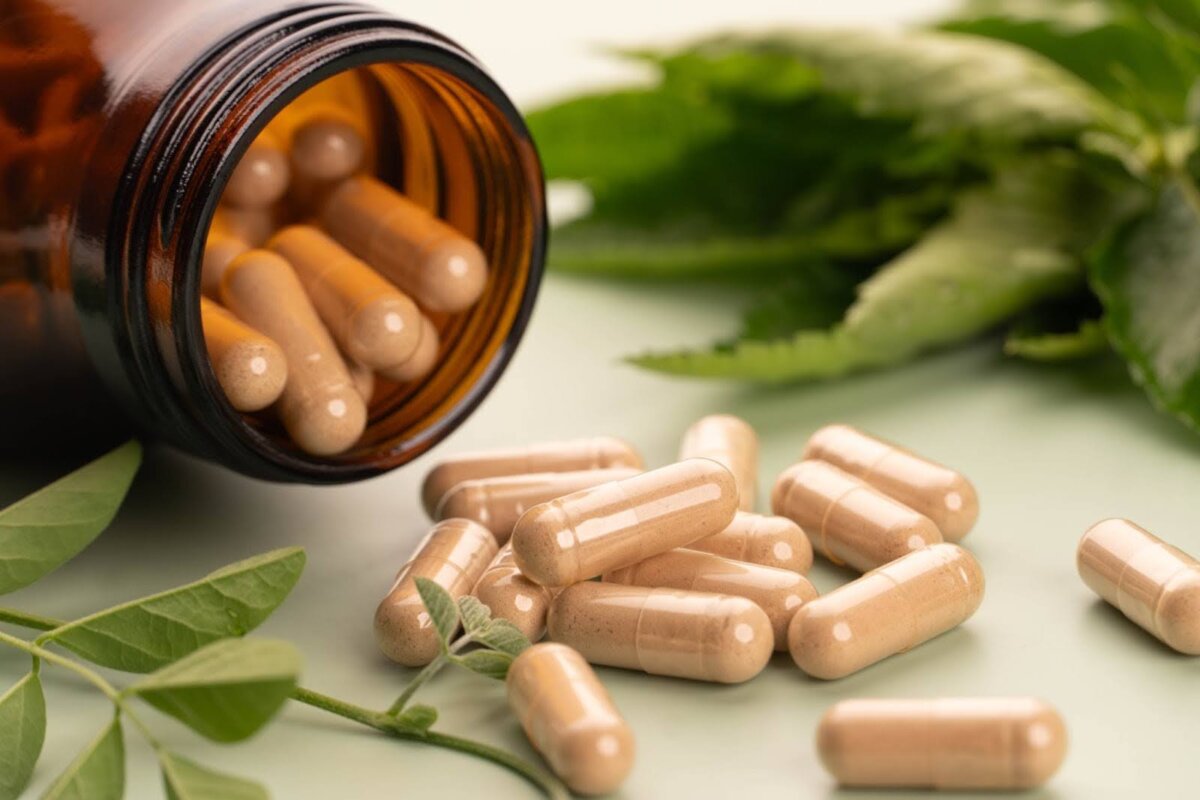 What clean really looks like: capsules crafted with purpose, not packed with additives. (Orawan P/Shutterstock)