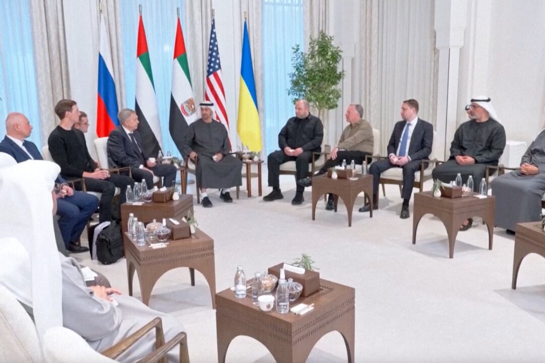 US, Russia, Ukraine Discuss Territory in Trilateral Talks