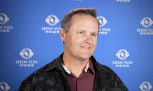 Company VP Amazed By Shen Yun’s Display of Art and History