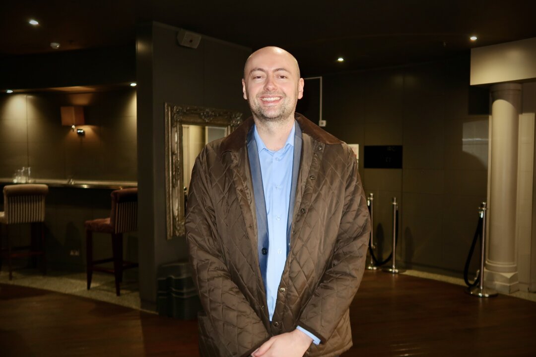 David Ashford attends Shen Yun Performing Arts at the New Victoria Theatre in Woking, England, on Jan. 24, 2026. (Jenna Zhan/The Epoch Times)