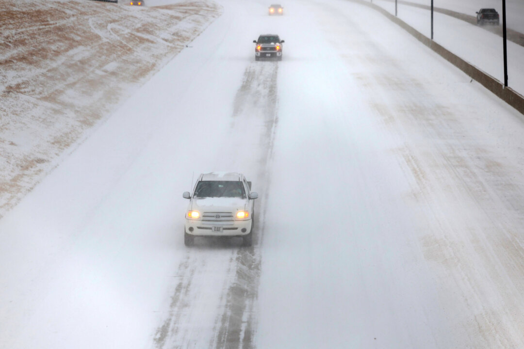 LIVE NOW: Massive Winter Storm Hits US With Heavy Snow, Ice, and Power Outages in Multiple Cities