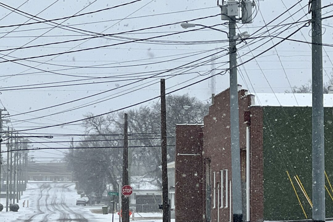 US Storm Leaves Over 880,000 Without Power, 10,000 Flights Canceled