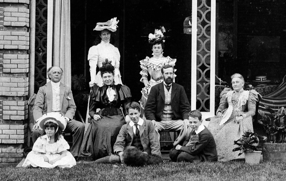 Sir Wilfrid Laurier (L) and Lady Zoé Laurier (Far R) with Lord and Lady Aberdeen and other guests at their home in Arthabaskerville, Que., in 1897. (CP Photo)
