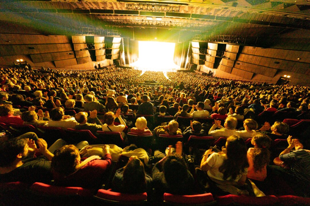 At the end of January, Shen Yun performed six sold-out shows at the Palais des Congrès in Paris, before returning in May for 10 more performances. (Zhang Le /The Epoch Times)