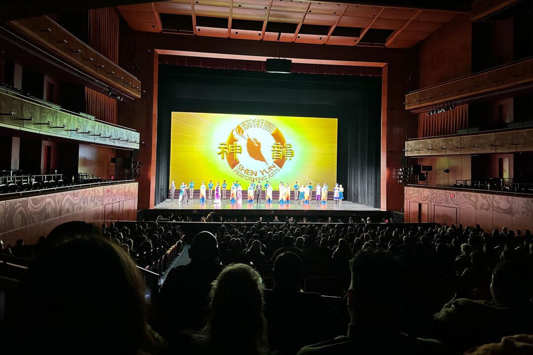Shen Yun Performing Arts' curtain call at the Tobin Center for the Performing Arts in San Antonio, Texas, on Jan. 25, 2026. (Sonia Wu/The Epoch Times)