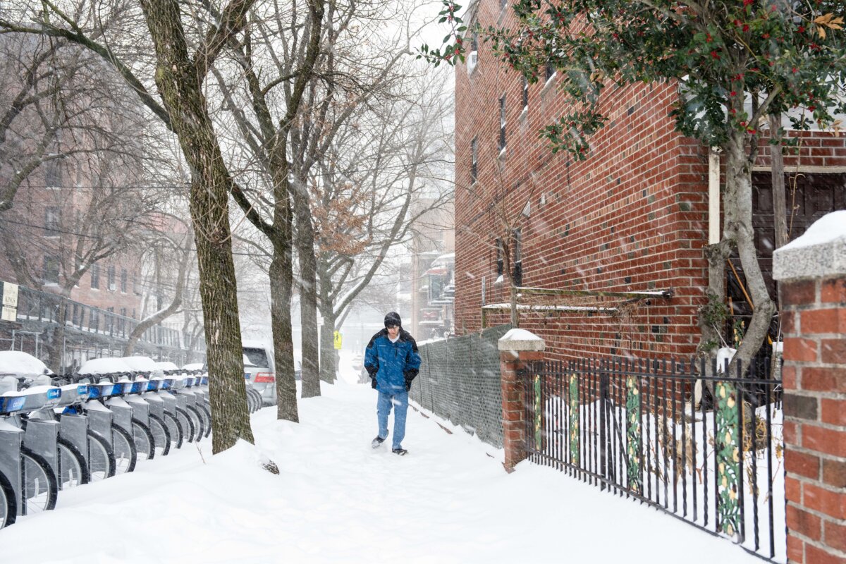 A street during a winter storm in New York City on Jan. 25, 2026. (Samira Bouaou/The Epoch Times)