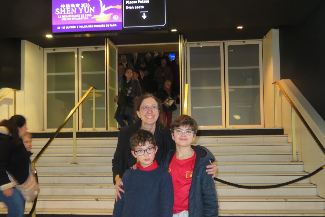 Judith Sarfati Lanter was in the audience at the Palais des Congrès in Paris on Jan. 25, 2026. She attended a Shen Yun performance with a group of eleven people, including nine children. (Sheng Ming/The Epoch Times)